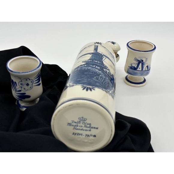VINTAGE DELFT Blue Hand-painted DECANTER w/Cork with 6 Ceramic Raised Shot Cups - Picture 7 of 12